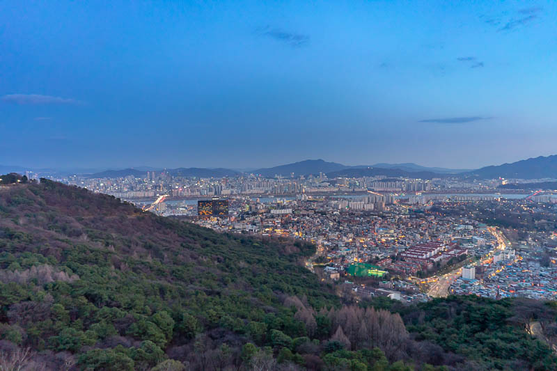 Korea-Seoul-View - Starting to get dark now, and damn cold in the wind, my hands were struggling to operate the camera effectively, but I pushed through the pain.
