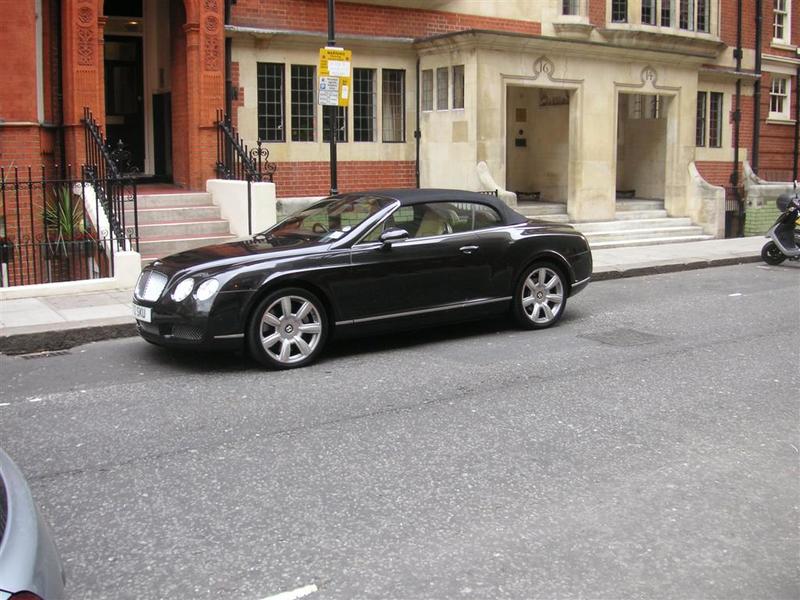 England-London-Harrods-Cars - Bentley.
