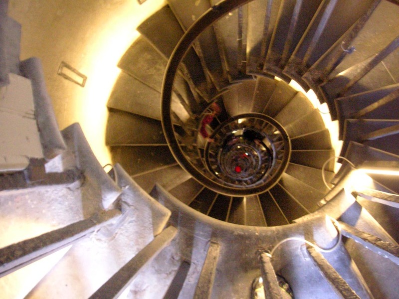 England-London-Monument-View - The spiral staircase, it gets tighter the further up you go.