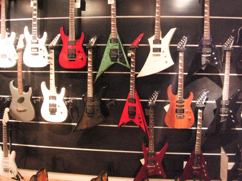 England-London-Heathrow-Guitar - Pointy awesome guitars, I wanted to buy the white one in the middle row with the maple neck with black inlays.