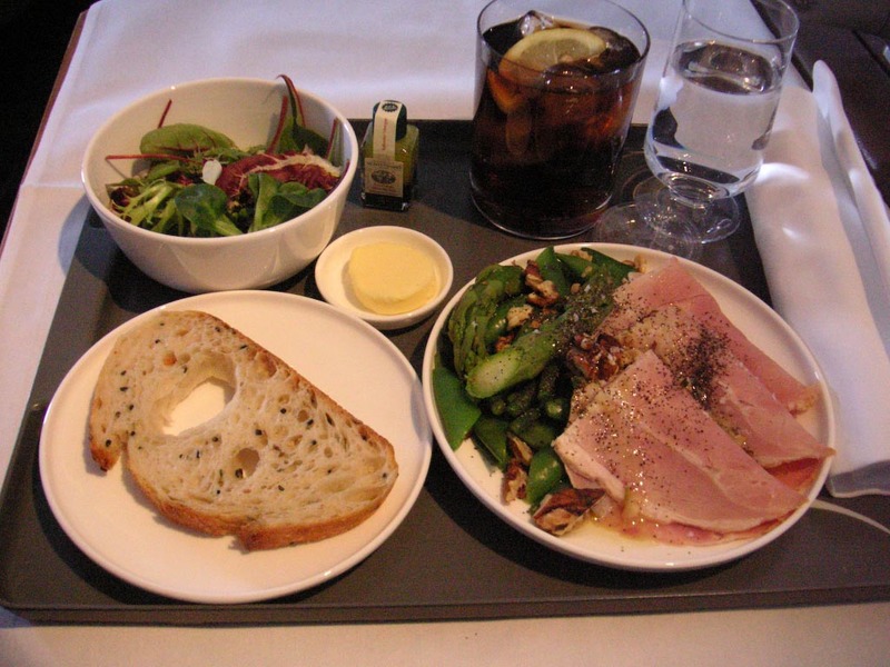 London-Heathrow-Hong Kong-Qantas - Entree, an asparagus salad with parma ham, the ham was pretty nice, I was trying to choose the healthy options.