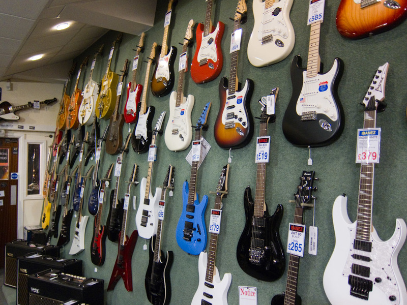 London 3 - June/July 2010 - Japanese guitar shops > English guitar shops.