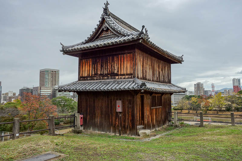 News and general updates - Fukuoka has no castle. It has castle ruins. No one goes to look at them. I did. It made for this nice desaturated photo of a wooden gardening shed.