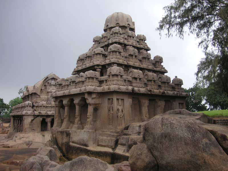 India-Chennai-Mamallapuram-Monkeys - Very intricate carving.