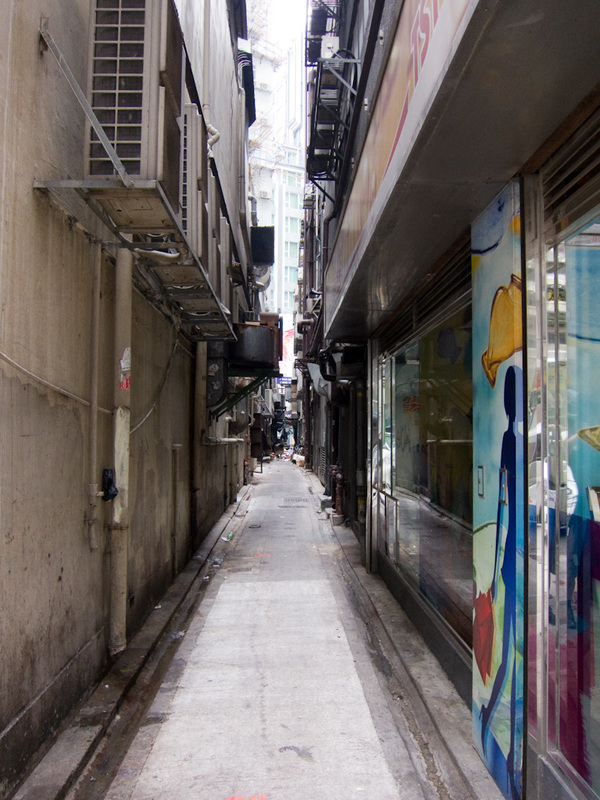 Hong Kong-Guitar - Alleyways like this are everywhere, sometimes they have shops along them despite being this wide.