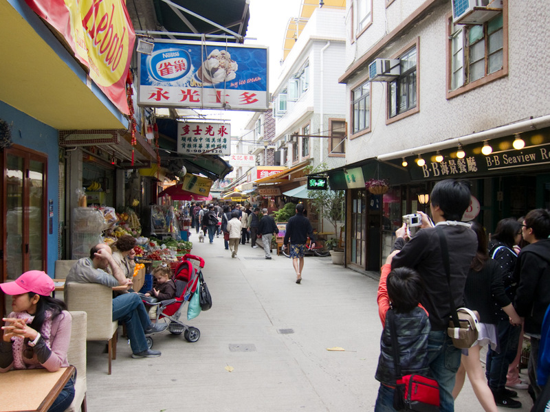 Hong Kong-Hiking-Ferry-Lamma Island - The main street in the village of Yung Shue Wan, its mainly seafood restaurants, but some silly souvenier type shops as well.
