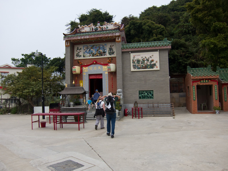 Hong Kong-Hiking-Ferry-Lamma Island - Heres a half assed attempt at a temple. It looks cheap and nasty.