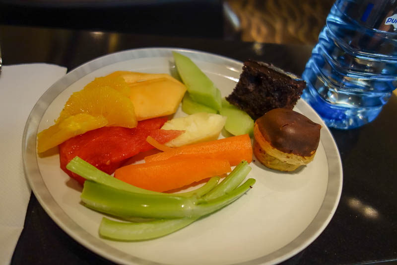 Melbourne-Singapore Airlines-Lounge - As its after 11pm, I had already had dinner, but that doesnt mean I cant have some cake. Its balanced out with fruit and vegetables, all on one plate.