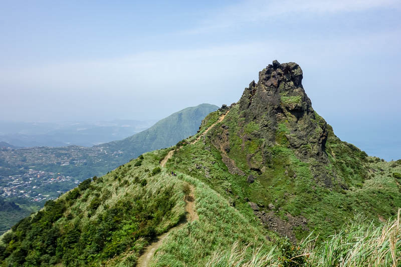 Taiwan-Jiufen-Hiking-Teapot Mountain - Windy teapot