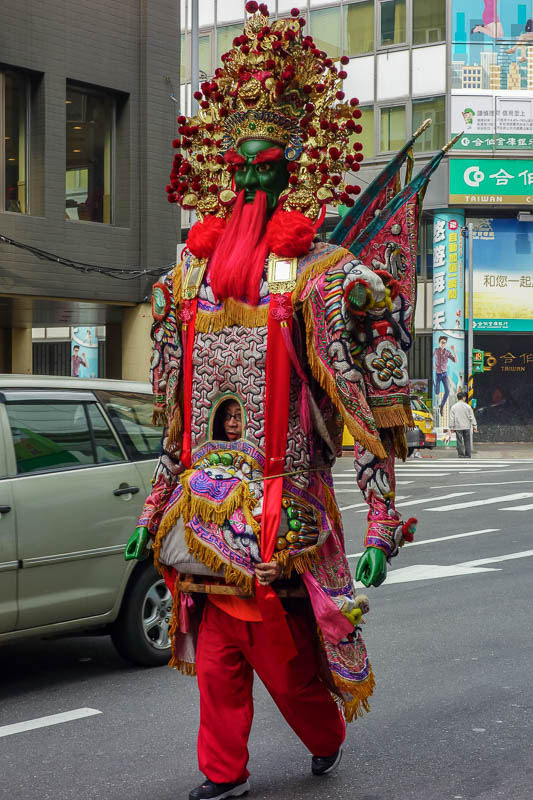 A full lap of Taiwan in March 2017 - There are also hundreds of these giants wandering around in the middle of the road. I have no idea why but its causing traffic chaos. At least they ar