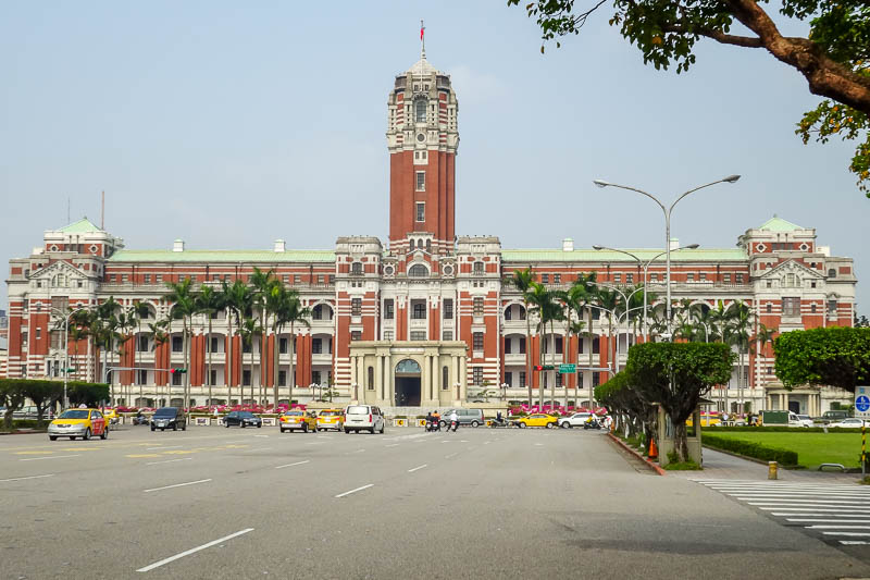 A full lap of Taiwan in March 2017 - This is the Taiwanese parliament, the executive yuan as its called (I think). When I last visited you could not get this close to it, as I previously 