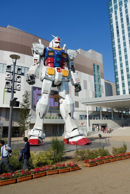 I flew all the way to Tokyo and back for the weekend - Then I spotted a giant Gundam flying robot thing. Which had many people excited.